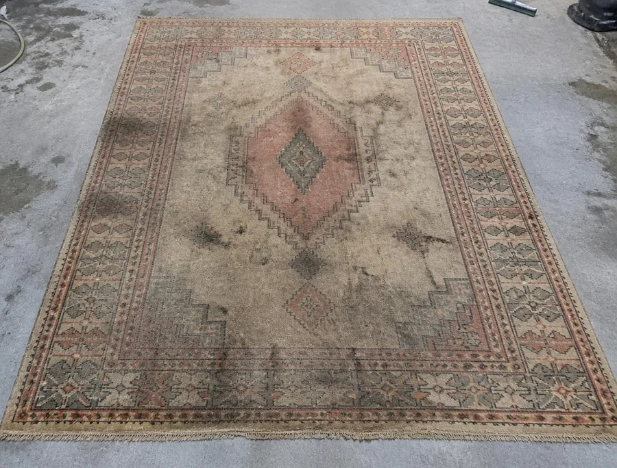 Tapis traditionnel en laine avant lavage
